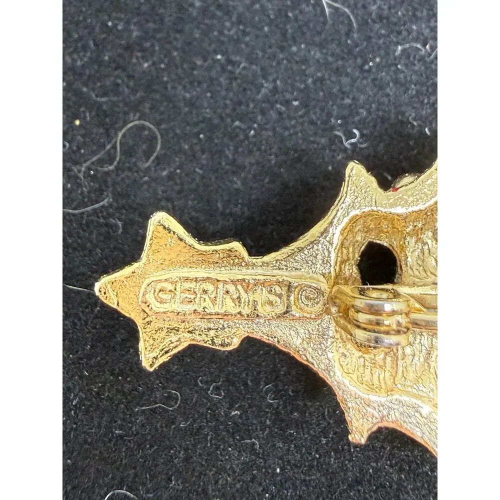 VINTAGE Gerry's Christmas Tree Brooch Signed Gold Tone Red Green Rhinestone Pins